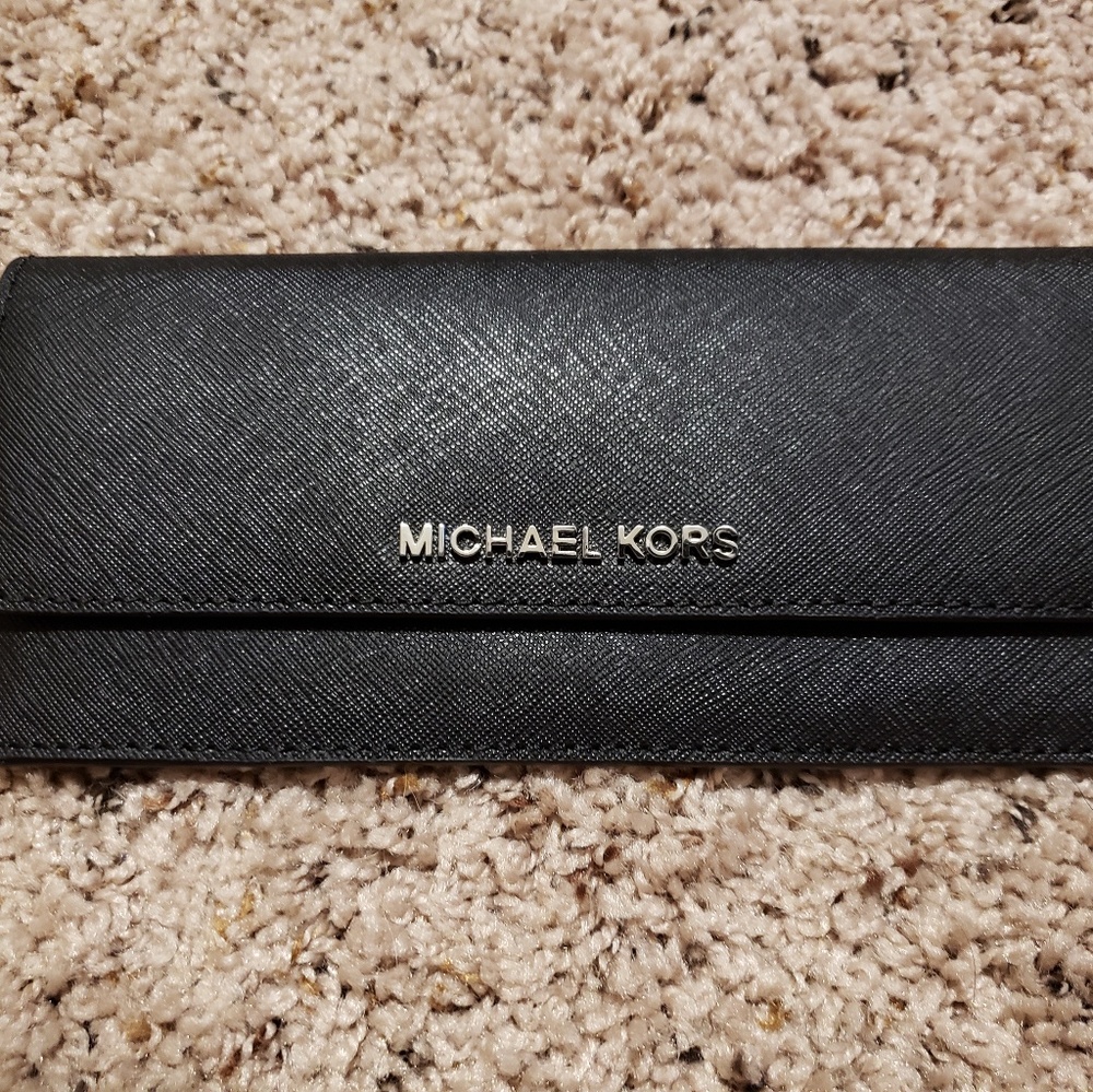 Michael kors flat black wallet